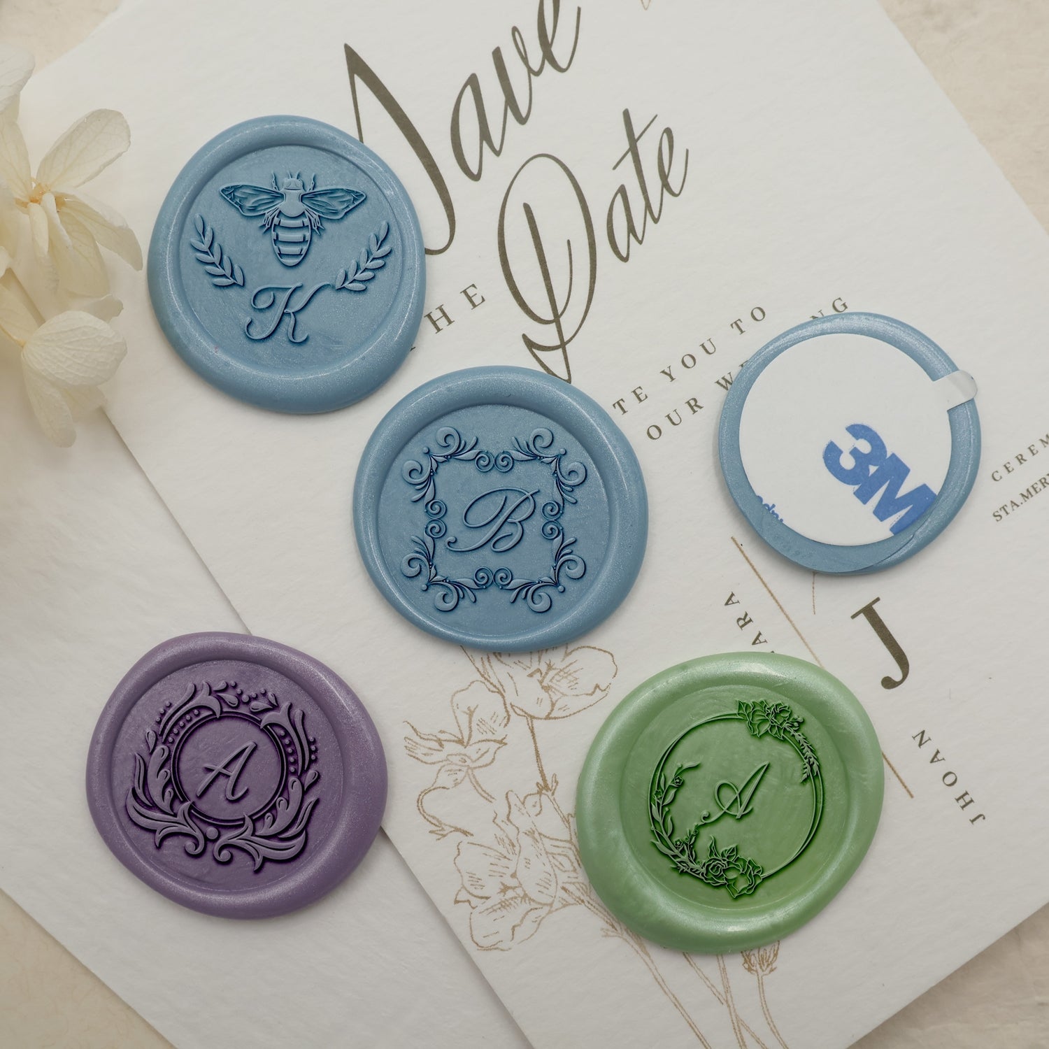 Carimbo de Lacre Personalizado com Inicial Sussurros Enigmáticos (27 Designs) 3